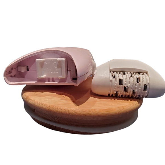 Braun Silk Epil - Soft Perfection 5318- Sanitized and clean - Picture 5 of 8